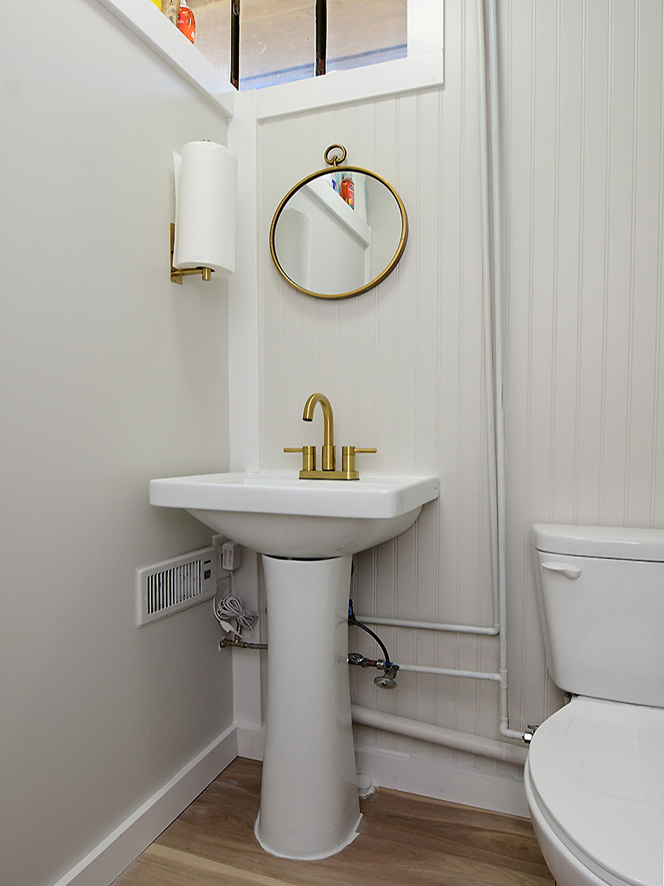 The Studio Springfield — Private Bathroom